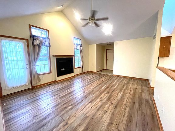 4th image of 2 Coventry Ct W