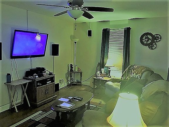 3rd image of 109 Greyson St