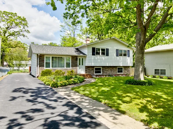 17898 W Twin Lakes Blvd, Grayslake, IL 60030