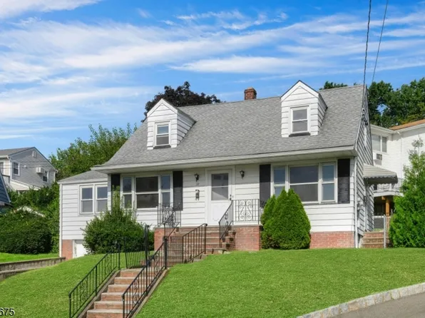 18 Plymouth Ct, Bloomfield Twp., NJ 07003