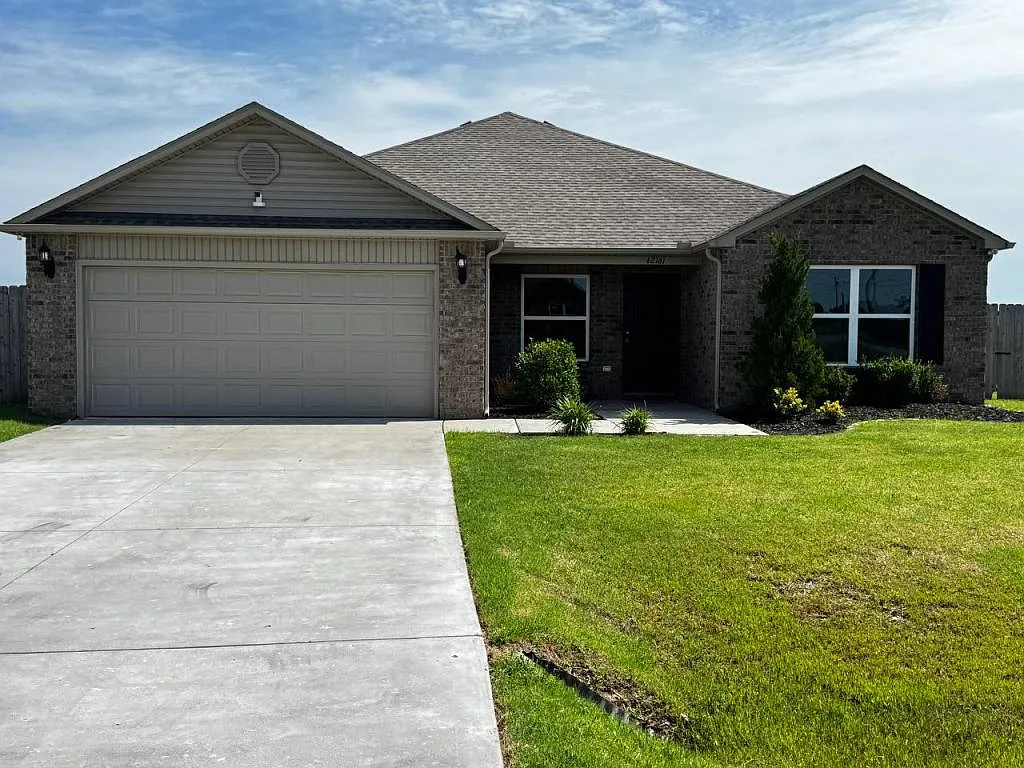 42161 Max Henry Dr — Photo 2