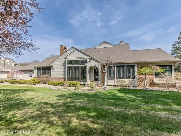 6015 Pebble Lane Ct, West Bloomfield, MI 48322