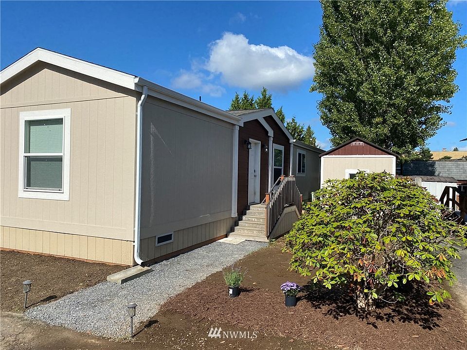 front view; walk way to front porch, nicely landscaped
