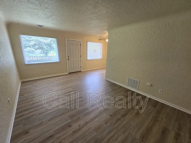 7610 E South Riverway Ave — Photo 3