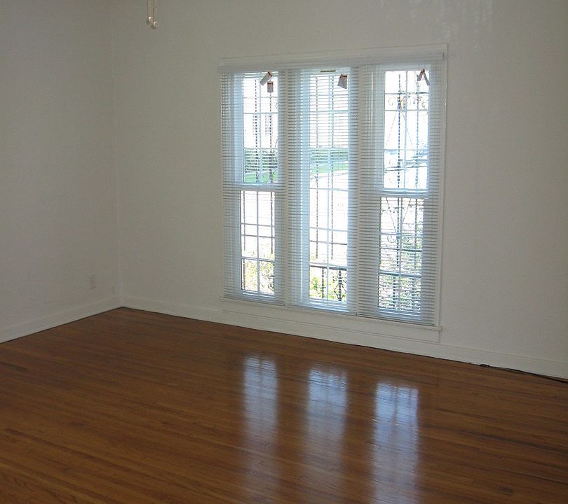 1st image of 404 N Curson Ave APT 1