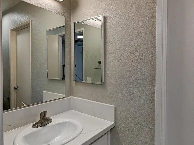 West Fifth Apartments — Photo 79