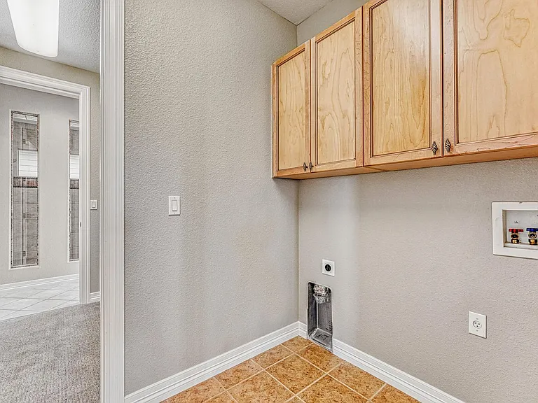 9611 Sunset Hill Dr — Photo 28