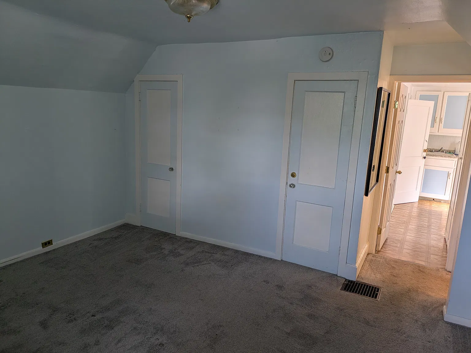 Studio, 300 sqft, $950 — Photo 3