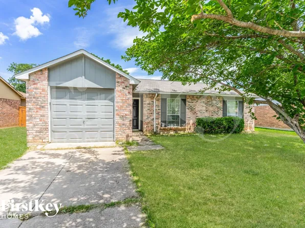 7005 Wildbriar Ct E, Fort Worth, TX 76120