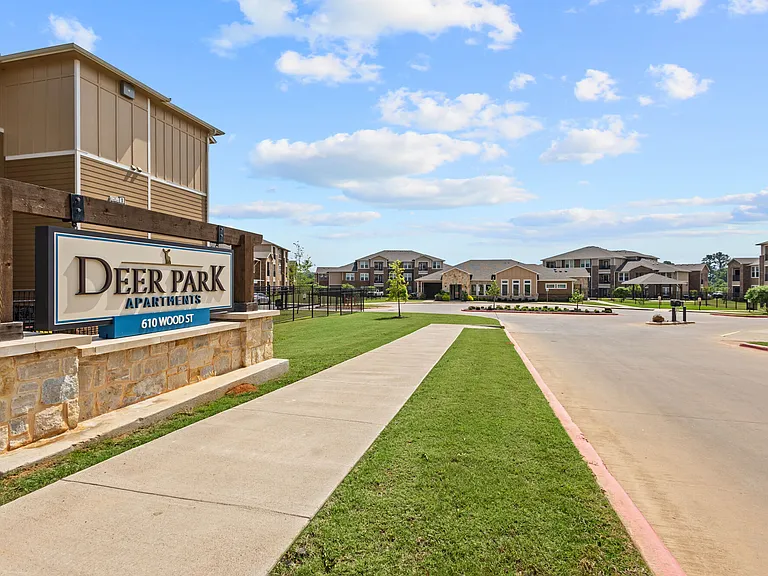 Deer Park — Photo 34
