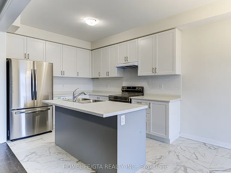 168 Union Blvd — Photo 8