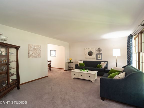 3rd image of 3027 Huntington Dr