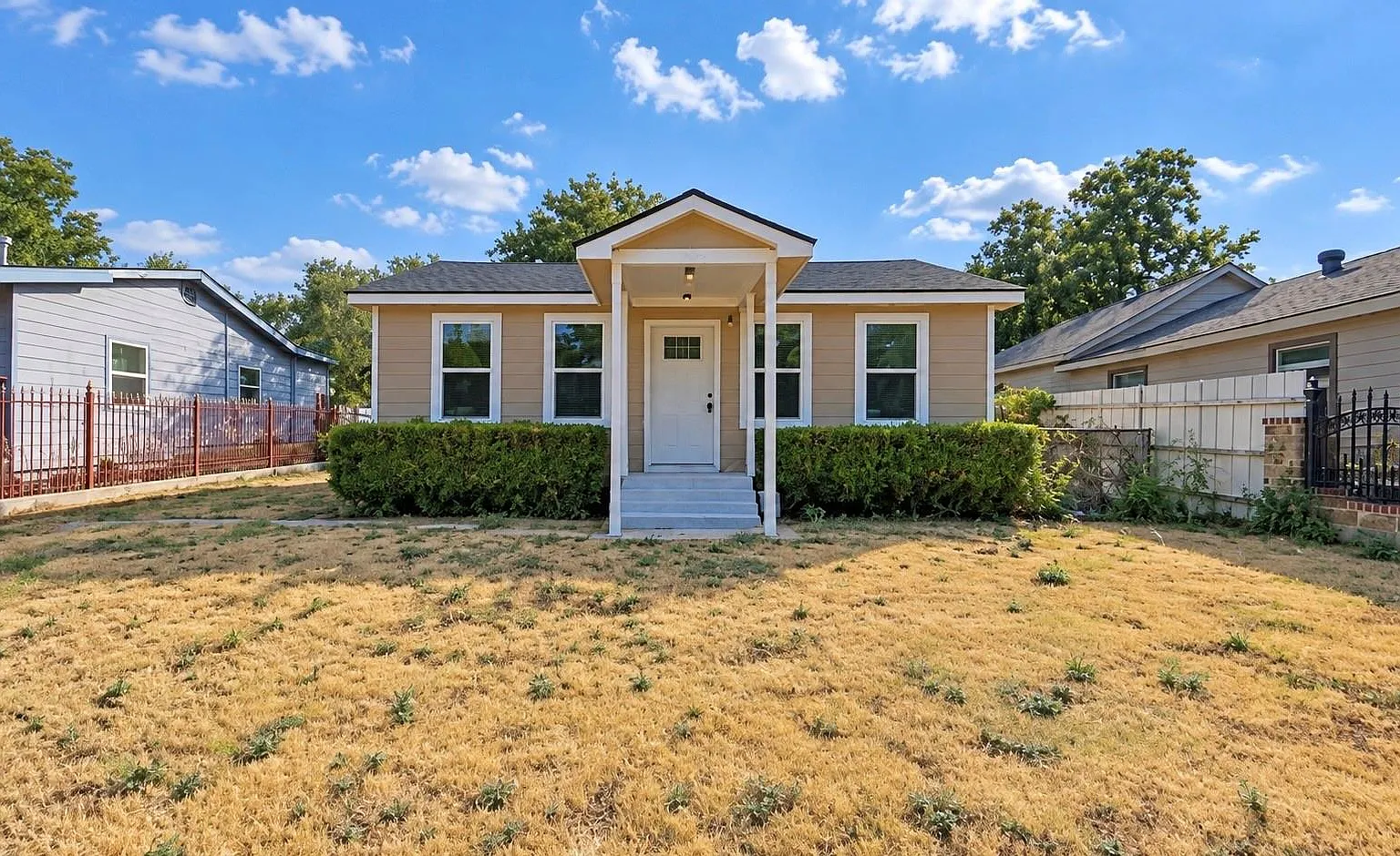 2 bed, 680 sqft, $1,300 — Photo 1