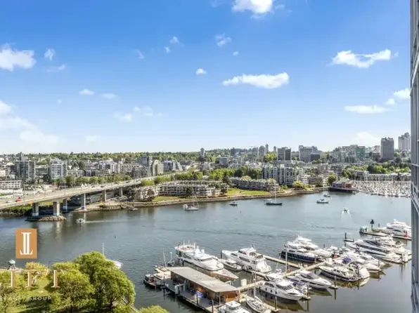 1067 Marinaside Cres #1907, Vancouver, BC V6Z 3A4