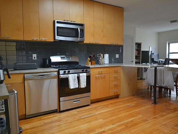 3rd image of 225 E 12th St APT 5a