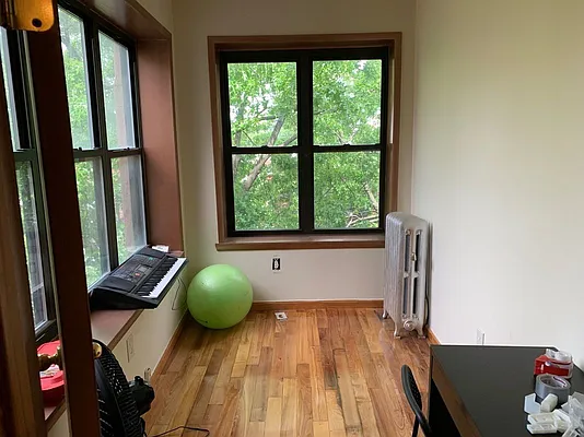 Rented by Metropolis International Realty Inc. | media 34