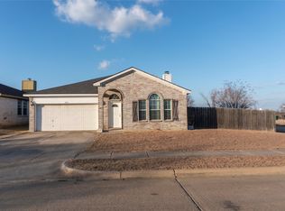 1025 Buffalo Springs Dr, Fort Worth, TX 76140