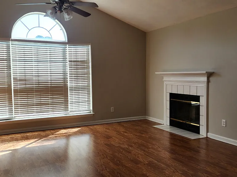 349 Waters Edge Ln — Photo 4