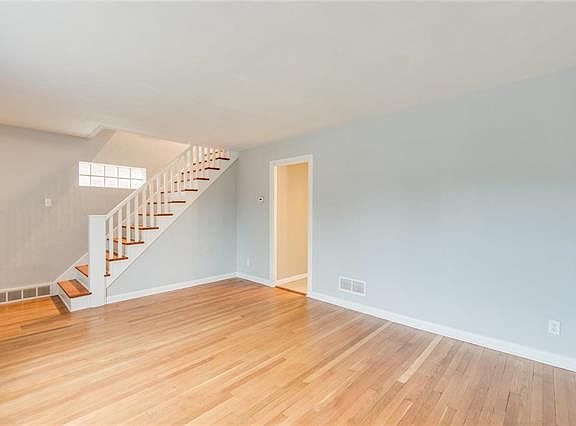 5th image of 5445 Murdoch Ave