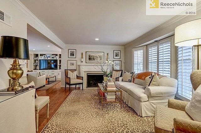 Spacious Formal Liv w/Frplce