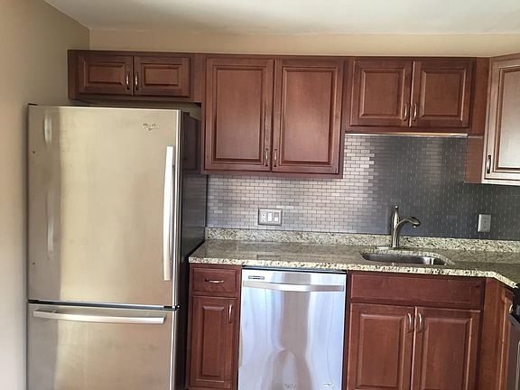 2nd image of 78 Edgelawn Ave APT 9