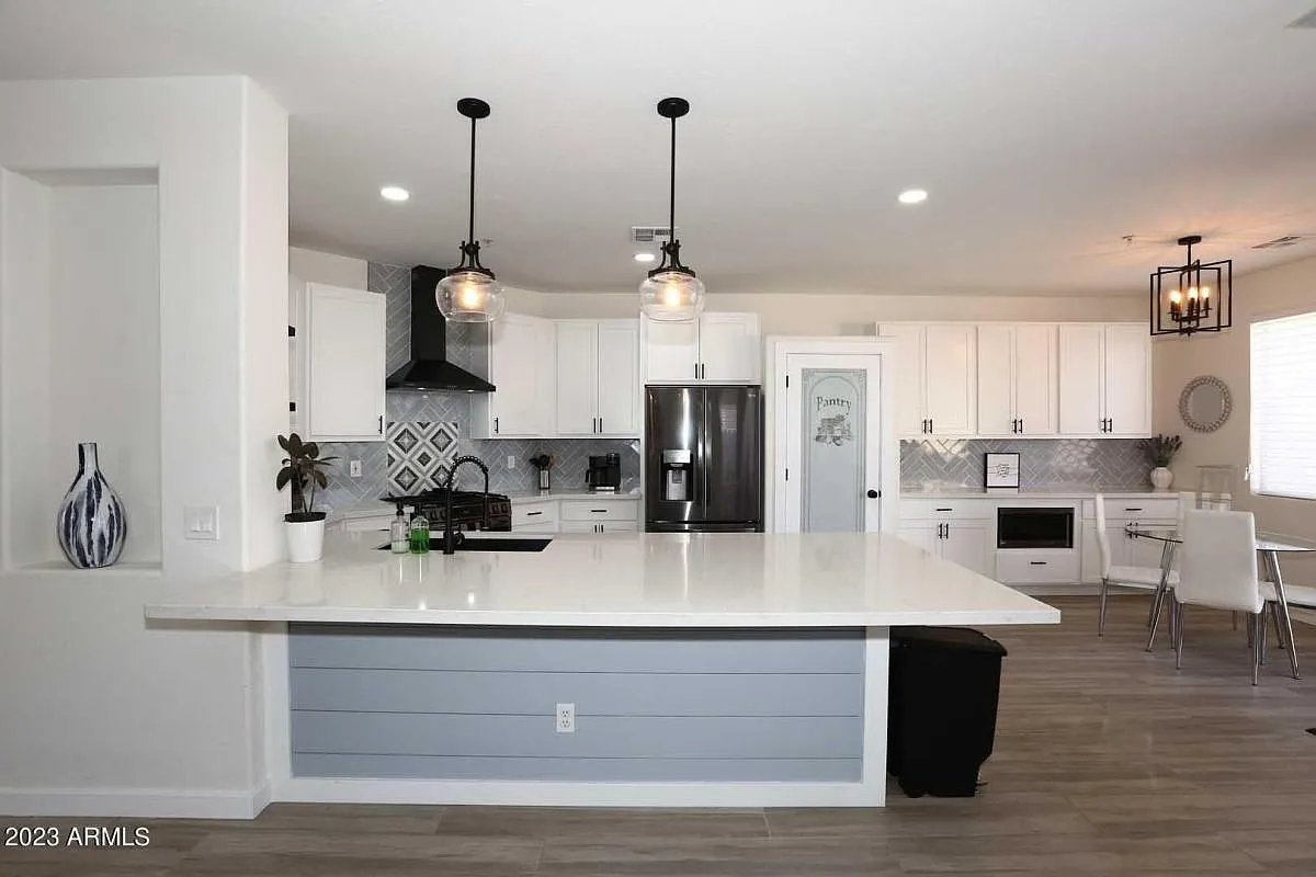 3 bed, 1810 sqft, $8,000 — Photo 2