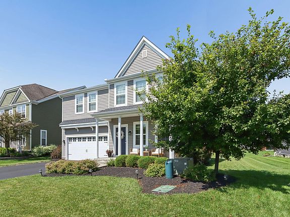 3rd image of 10365 Hazelnut Dr