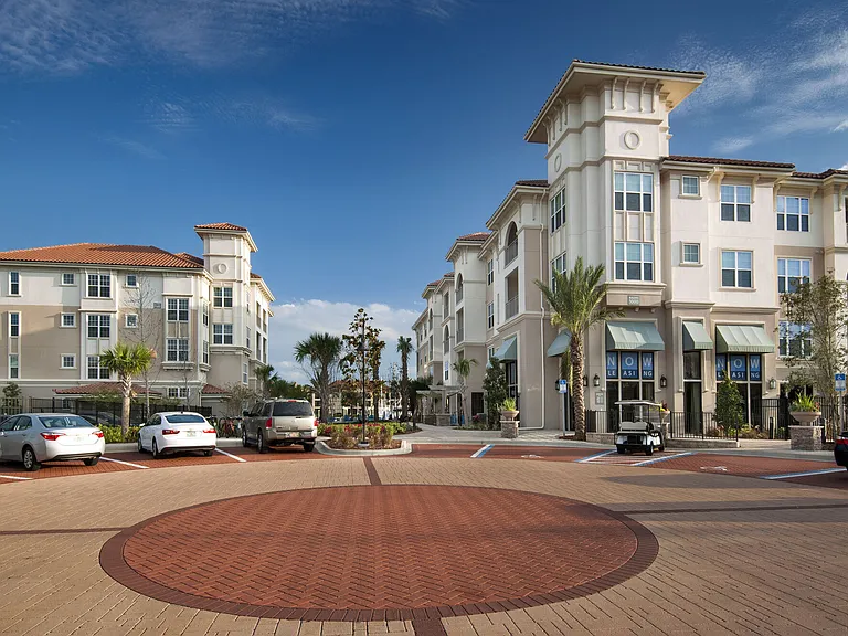 Views at Harbortown — Photo 14