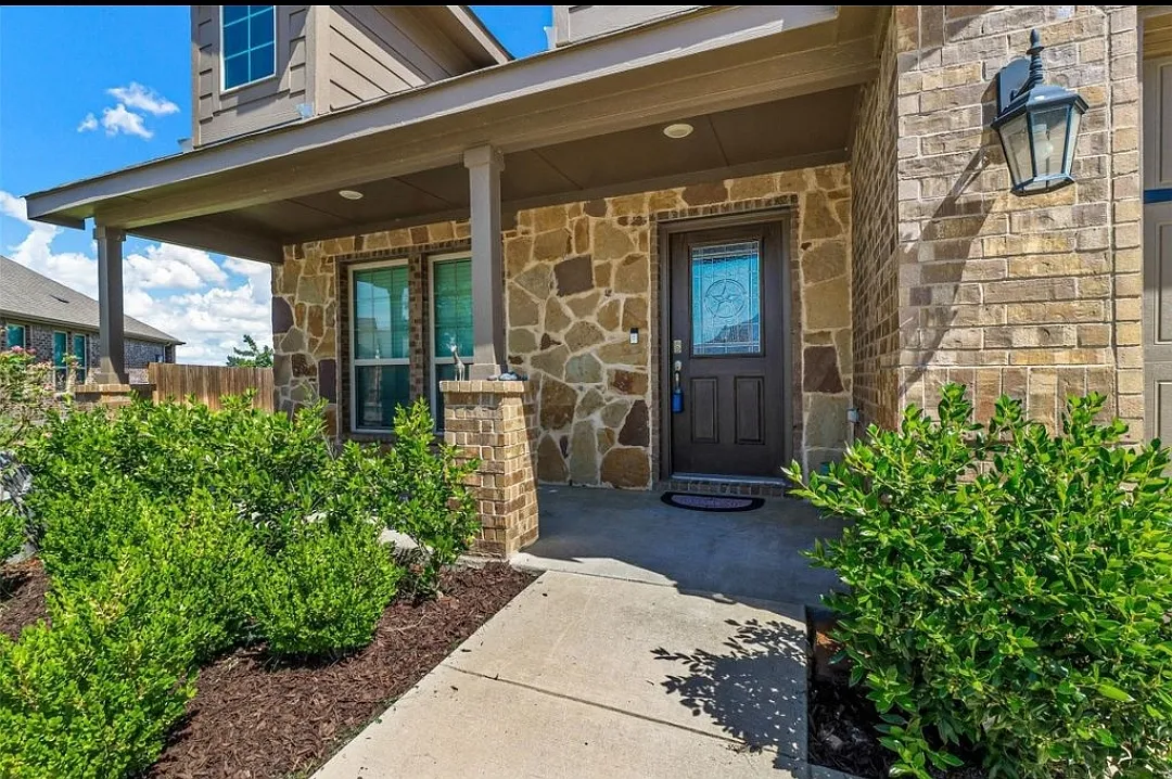 4 bed, 2070 sqft, $2,490 — Photo 4
