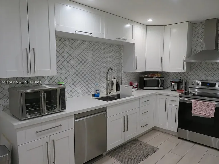 8660 Beekman Dr — Photo 4