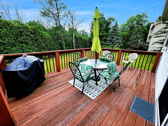 Large Deck w/ Retractable Awning