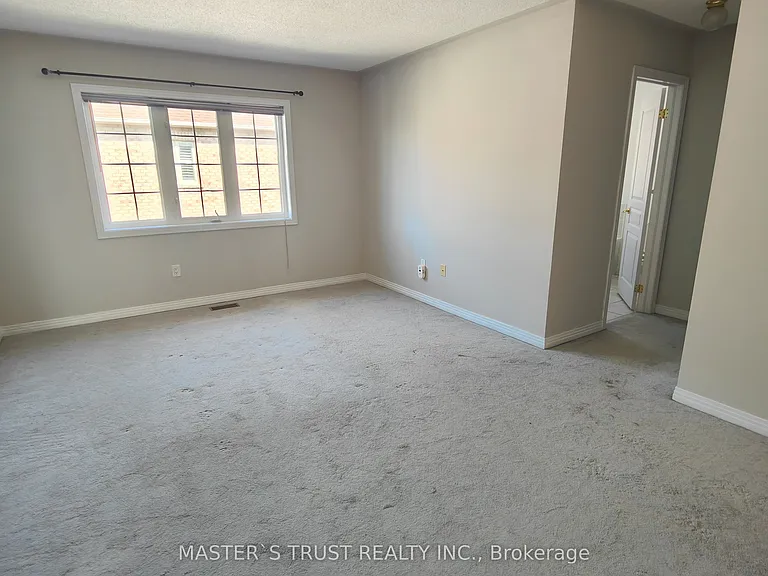 66 Starhill Cres — Photo 9