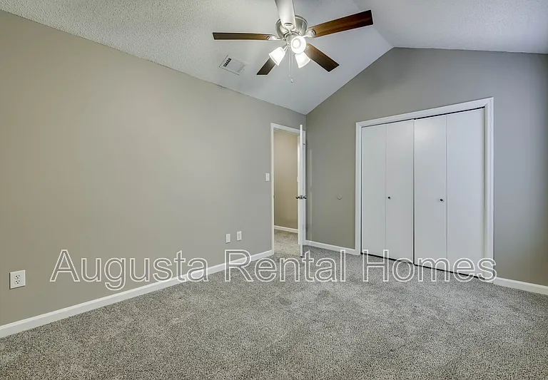 146 Chalet North Ct #146 — Photo 26