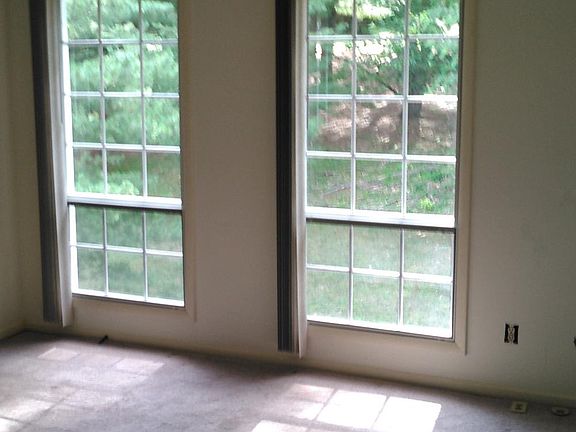 br 1 new paint and carpets since photo