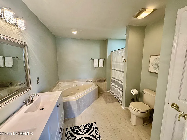 113 Richmond Ct N #67 — Photo 14