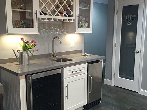 Built in wine fridge and ice