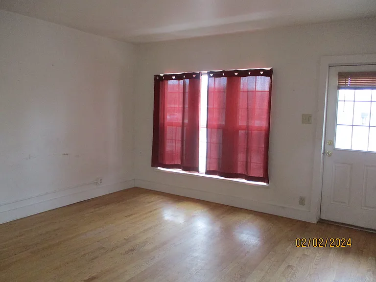 1102 Main St — Photo 3