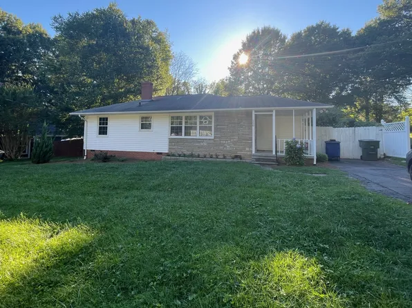 150 Lawndale Dr, Winston Salem, NC 27104