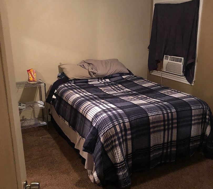 2nd image of 83 N 100 W APT 16