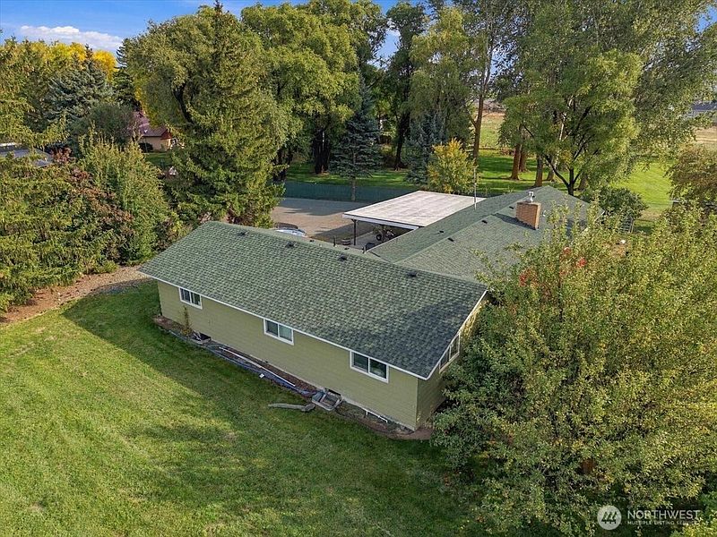 4th image of 2104 W Dry Creek Road