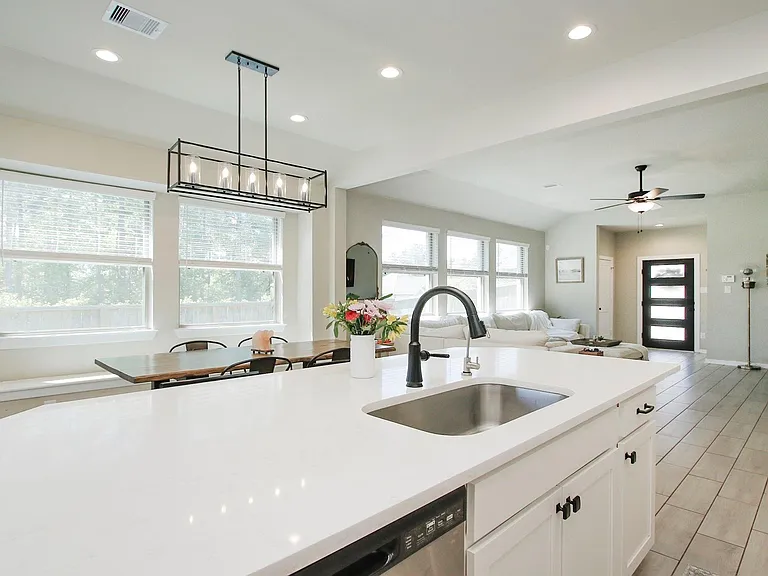 320 Rise Ln — Photo 16
