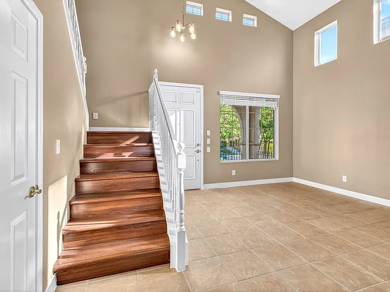 11757 Del Sur Ave — Photo 6