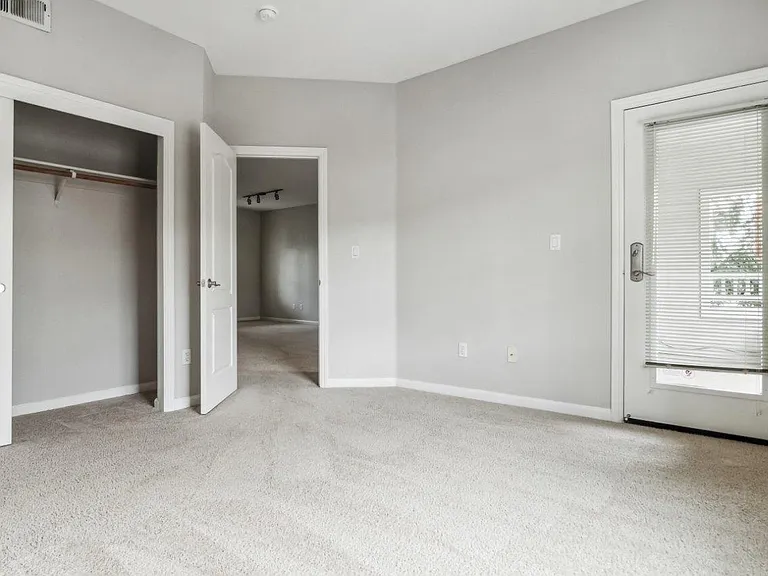 Kensington Apartments — Photo 33