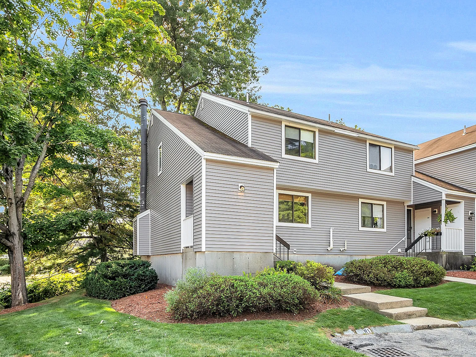 3 bed, 1.5 bath, 1914 sqft, $3,000 — Photo 1