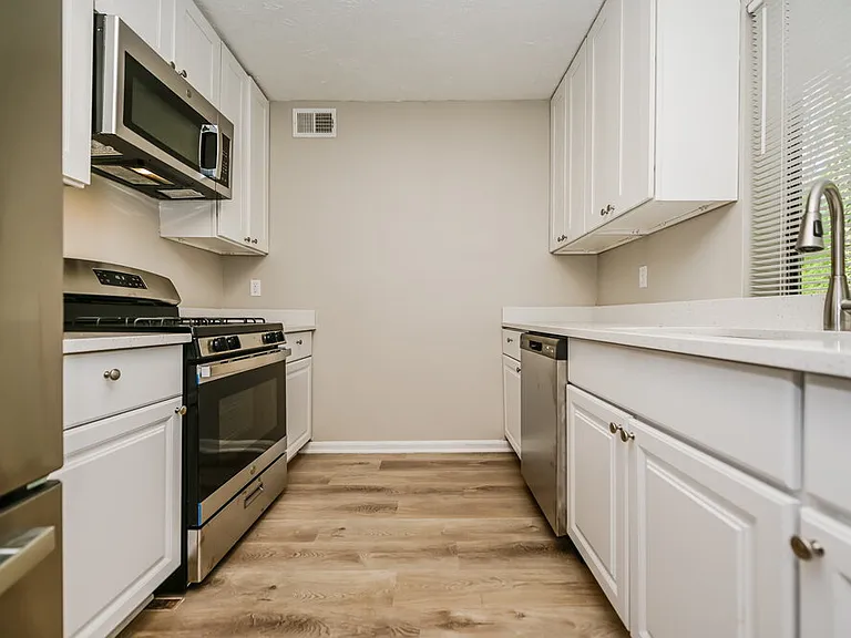 119 Adrian Dr — Photo 6