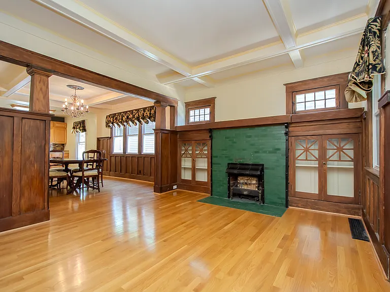 1613 Edgeland Ave — Photo 5