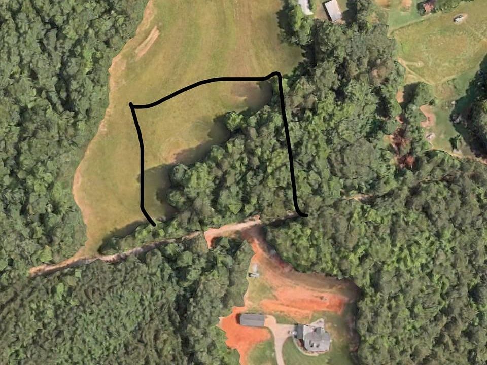 2nd image of 120 Viola Dr