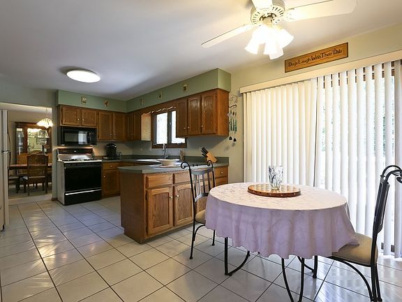Kitchen/Breakfast Area