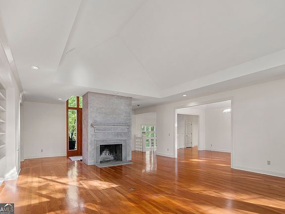 3rd image of 4 Mountain Ridge Ct