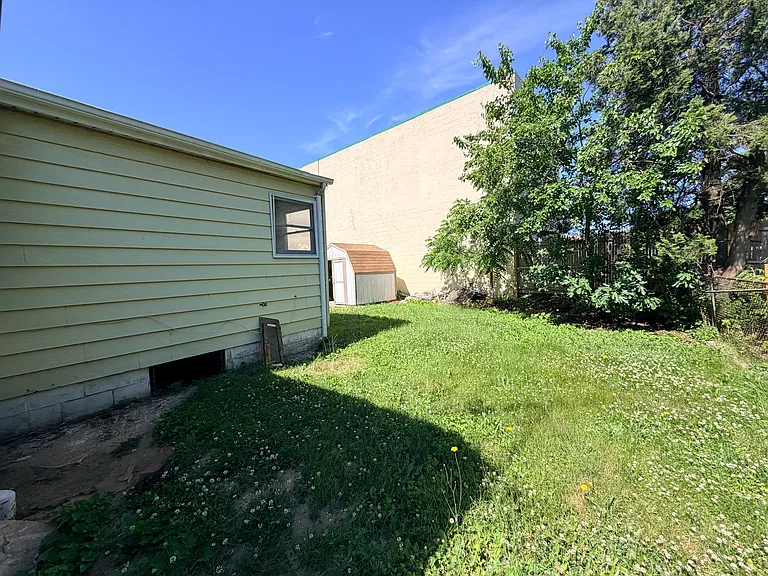 2585 Beach Dr — Photo 19